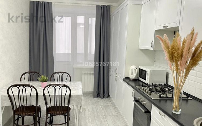 1-комнатная квартира, 48 м², 1/5 этаж посуточно, мкр. Батыс-2, ​Батыс 2 микрорайон 10л Актобе - изображение 1
