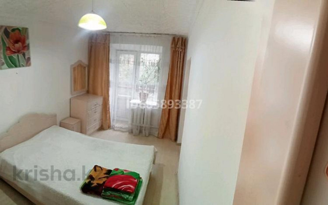 3-комнатная квартира, 58 м², 3/4 этаж посуточно, мкр Михайловка — Центральный парк Караганда - изображение 1