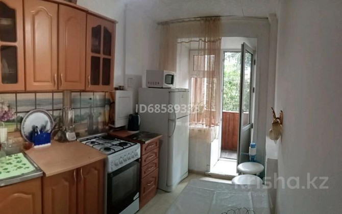3-комнатная квартира, 58 м², 3/4 этаж посуточно, мкр Михайловка — Центральный парк Караганда - изображение 2