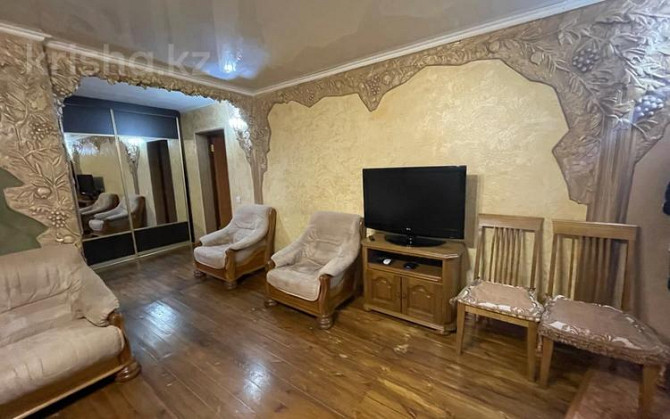 3-комнатная квартира, 80 м², 3/4 этаж посуточно, проспект Абая 3 Усть-Каменогорск - изображение 3