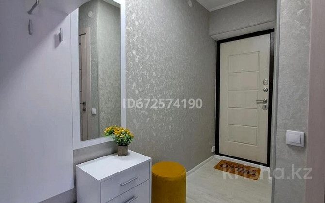 1-комнатная квартира, 36 м², 3/5 этаж посуточно, 3 микрорайон 7 — Огонёк Риддер - изображение 1