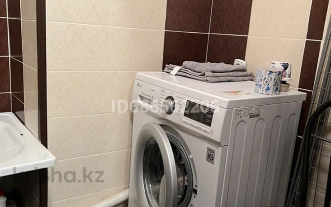 1-комнатная квартира, 30 м², 3/5 этаж посуточно, Аманжолова 2 Жезказган - изображение 8