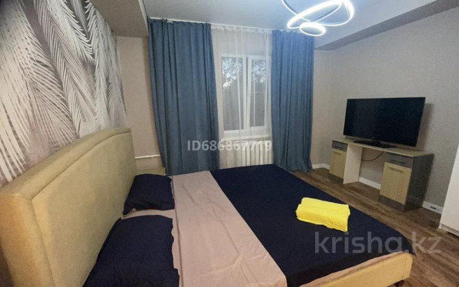 3-комнатная квартира, 68 м², 1/2 этаж посуточно, Металлургов 11 — ДКМ Усть-Каменогорск - изображение 1