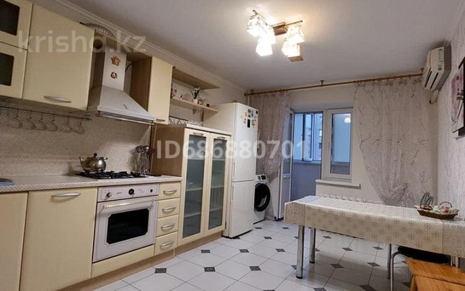 3-комнатная квартира, 70 м², 6/10 этаж посуточно, мкр Кунаева 60 — Возле ЗАГСА Уральск - изображение 1