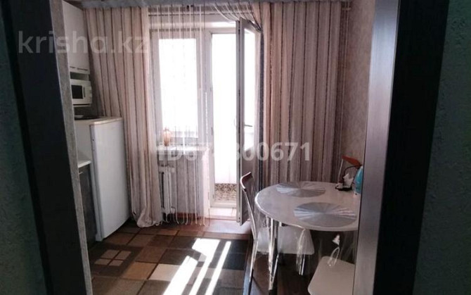 1-комнатная квартира, 33 м², 5/5 этаж посуточно, Абая 40 Петропавловск - изображение 4