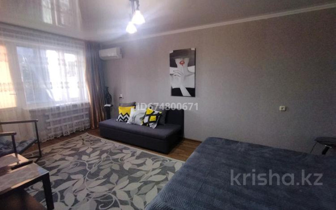 1-комнатная квартира, 33 м², 5/5 этаж посуточно, Абая 40 Петропавловск - изображение 1