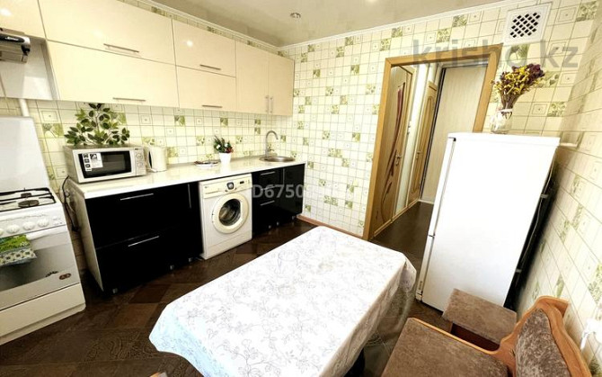 2-комнатная квартира, 51 м², 4/9 этаж посуточно, Пушкина 175 — Пушкина Бородина Костанай - изображение 2