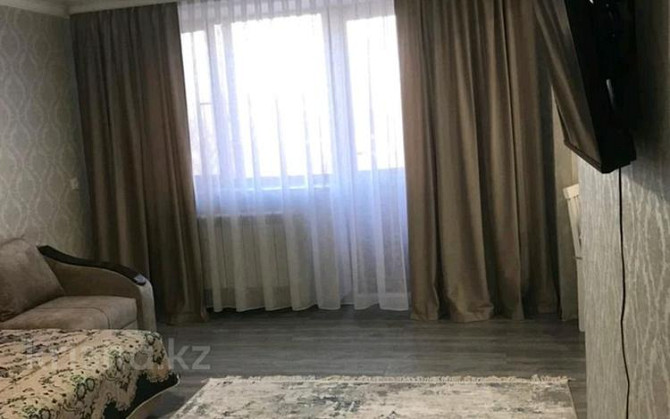2-комнатная квартира, 60 м², 3/5 этаж посуточно, Мкр Жетысу 6 — Назарбаева Талдыкорган - изображение 1