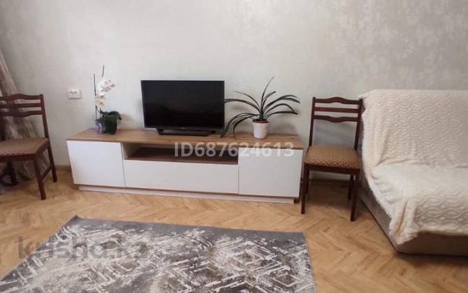2-комнатная квартира, 50 м², 1/5 этаж посуточно, Тулебаева 39 — проспект Жибек Жолы Алматы - изображение 4
