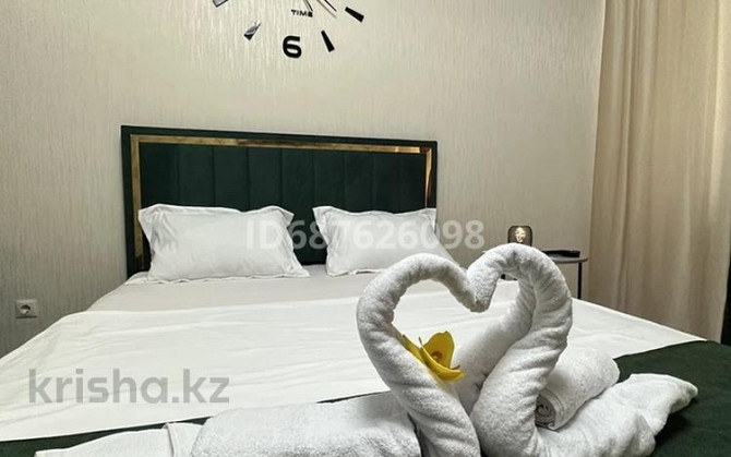 1-комнатная квартира, 46 м², 9/10 этаж посуточно, Сатпаева — Драм театр Усть-Каменогорск - изображение 1