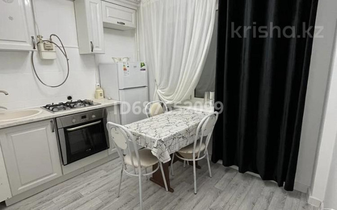 1-комнатная квартира, 35 м², 2/5 этаж посуточно, пгт Балыкши 21 — Возле ресторана Айсберг Атырау - изображение 3