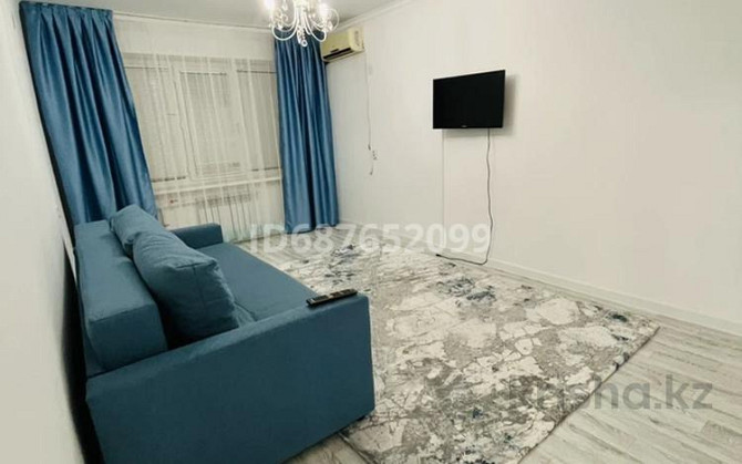 1-комнатная квартира, 35 м², 2/5 этаж посуточно, пгт Балыкши 21 — Возле ресторана Айсберг Атырау - изображение 1