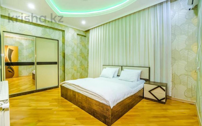 3-комнатная квартира, 100 м², 5/5 этаж посуточно, Проспект достык 114 70 Almaty - photo 1