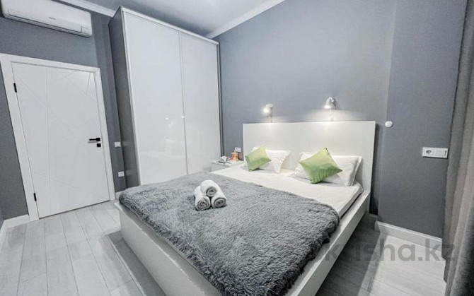 1-комнатная квартира, 46 м², 2/5 этаж посуточно, мкр. Батыс-2, проспект Санкибай Батыра 72кк1 Актобе - изображение 1