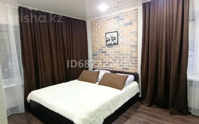 1-комнатная квартира, 33 м², 1/4 этаж посуточно, мкр Новый Город, Полетаева — Аманат арена Караганда - изображение 1