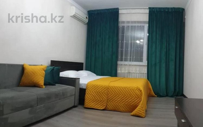1-комнатная квартира, 46 м², 4/9 этаж посуточно, мкр. Батыс-2 1е Актобе - изображение 1