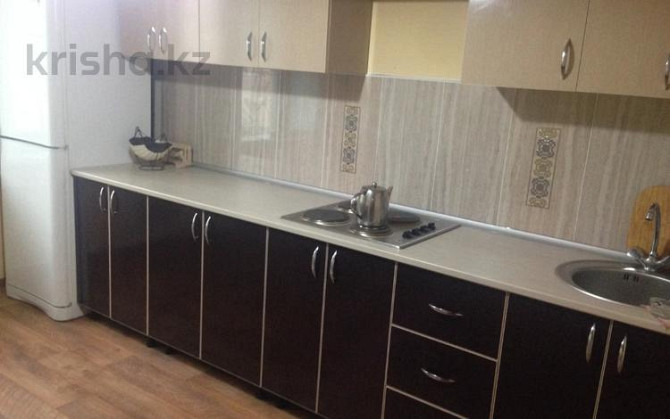 1-комнатная квартира, 41 м², 1/5 этаж посуточно, мкр 5, проспект Алии Молдагуловой 8/1 Актобе - изображение 2