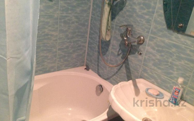 1-комнатная квартира, 41 м², 1/5 этаж посуточно, мкр 5, проспект Алии Молдагуловой 8/1 Актобе - изображение 4