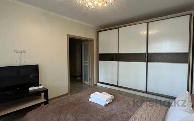 1-комнатная квартира, 46 м², 2/5 этаж посуточно, мкр. Батыс-2, проспект Тауелсиздик 12 Aqtobe - photo 4
