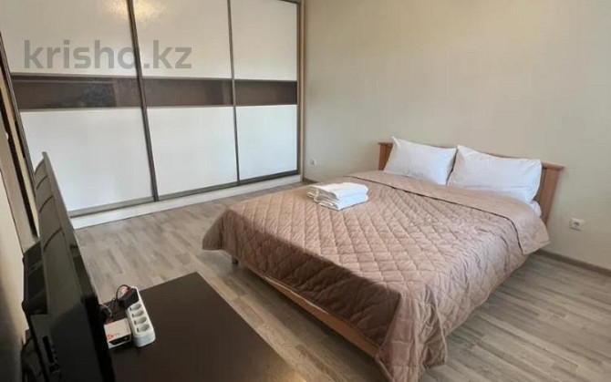 1-комнатная квартира, 46 м², 2/5 этаж посуточно, мкр. Батыс-2, проспект Тауелсиздик 12 Aqtobe - photo 1