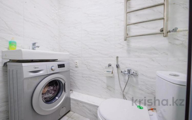 1-комнатная квартира, 46 м², 2/5 этаж посуточно, мкр. Батыс-2, проспект Тауелсиздик 2 Aqtobe - photo 6