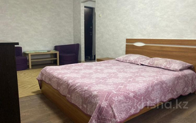 1-комнатная квартира, 35 м², 1/5 этаж посуточно, мкр 8, Марата Оспанова 58 Актобе - изображение 1