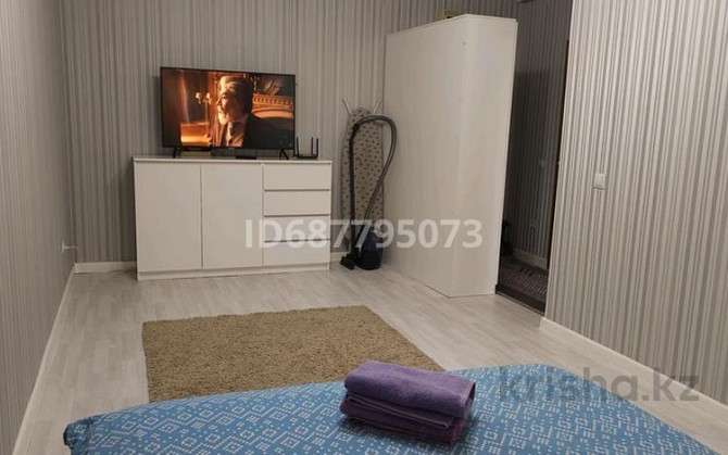 1-комнатная квартира, 45 м², 2/5 этаж посуточно, Курмангазы 5 — Авангард конечная. Атырау - изображение 2
