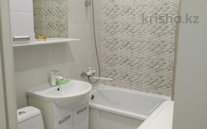 1-комнатная квартира, 46 м², 2/8 этаж посуточно, мкр. Батыс-2, проспект Алии Молдагуловой 50ак2 Актобе - изображение 7