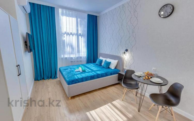 1-комнатная квартира, 46 м², 2/5 этаж посуточно, мкр. Батыс-2, Мустафы Шокая 44в Актобе - изображение 1