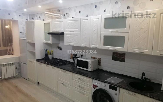 1-комнатная квартира, 37 м², 4/6 этаж посуточно, Акотау 20 — Район 8 школа Уральск - изображение 3