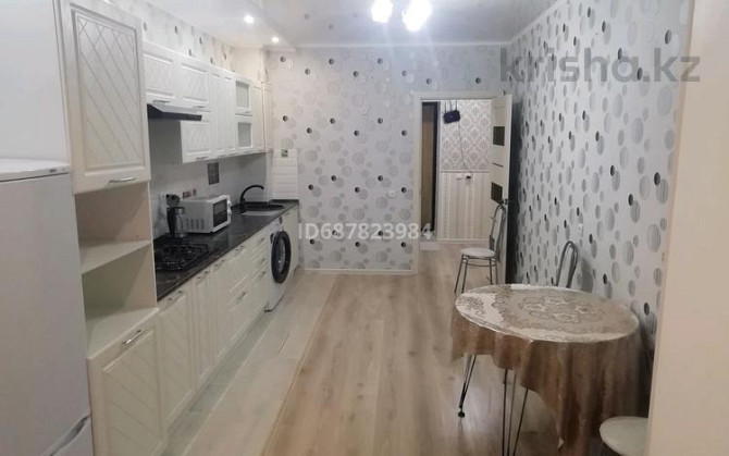 1-комнатная квартира, 37 м², 4/6 этаж посуточно, Акотау 20 — Район 8 школа Уральск - изображение 4