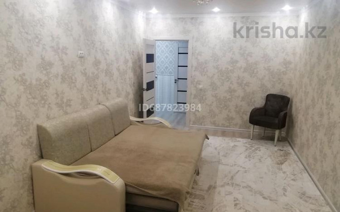 1-комнатная квартира, 37 м², 4/6 этаж посуточно, Акотау 20 — Район 8 школа Уральск - изображение 1