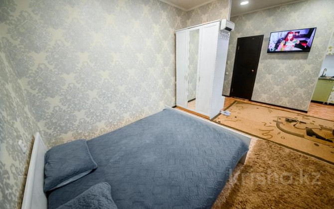 1-комнатная квартира, 43 м², 4/4 этаж посуточно, Республики 93/1 Темиртау - изображение 4