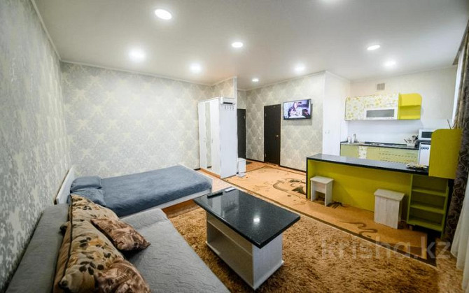 1-комнатная квартира, 43 м², 4/4 этаж посуточно, Республики 93/1 Темиртау - изображение 1