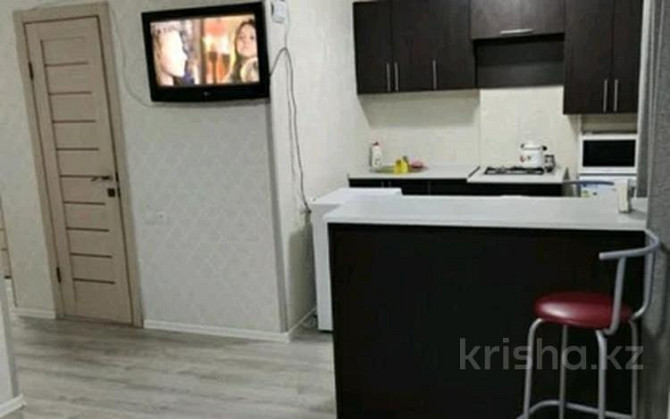 1-комнатная квартира, 35 м², 3/5 этаж посуточно, Аль Фараби 43а Костанай - изображение 1