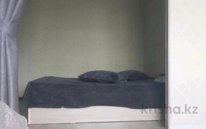 1-комнатная квартира, 35 м², 3/5 этаж посуточно, Аль Фараби 43а Костанай - изображение 3
