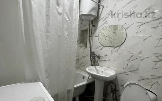 2-комнатная квартира, 46 м², 2/5 этаж посуточно, Мкр Восток-1 5 Караганда - изображение 3