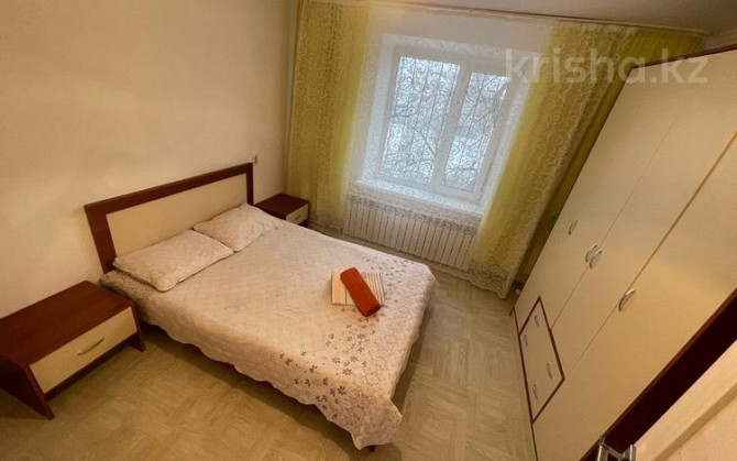 2-комнатная квартира, 50 м², 2/5 этаж посуточно, мкр Центральный 112 — Валиханова Атырау - изображение 1