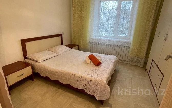 2-комнатная квартира, 50 м², 2/5 этаж посуточно, мкр Центральный 112 — Валиханова Атырау - изображение 2