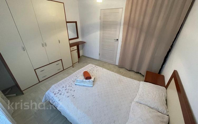 2-комнатная квартира, 50 м², 2/5 этаж посуточно, мкр Центральный 112 — Валиханова Атырау - изображение 4