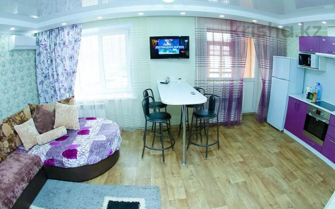 2-комнатная квартира, 55 м² посуточно, Сагадата Нурмагамбетова 4 — Казахстан Усть-Каменогорск - изображение 1