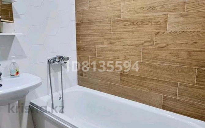 1-комнатная квартира, 34 м², 1/5 этаж посуточно, Астана 8/2 — Назарбаева- Астана Усть-Каменогорск - изображение 1