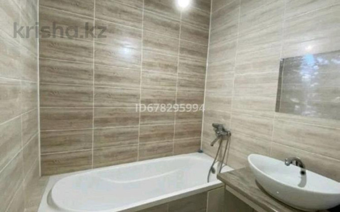 2-комнатная квартира, 70 м², 5/5 этаж посуточно, мкр Нурсая 2 Атырау - изображение 3