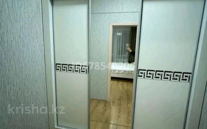 1-комнатная квартира, 50 м², 3/5 этаж посуточно, Казахстан 75 — Возле Пассажа Усть-Каменогорск - изображение 2