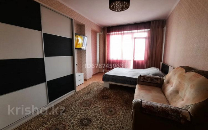 1-комнатная квартира, 42 м², 5/9 этаж посуточно, Есенберлина 23/2 Усть-Каменогорск - изображение 1