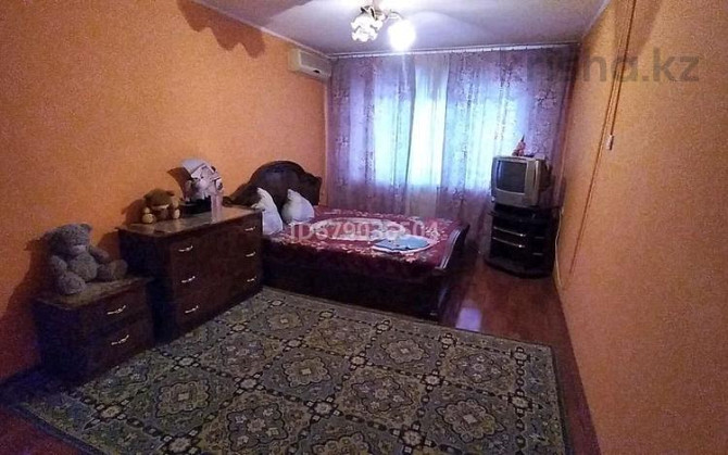 1-комнатная квартира, 32 м², 1/5 этаж посуточно, Махамбета 128 — Азаттык- Атырау - изображение 1