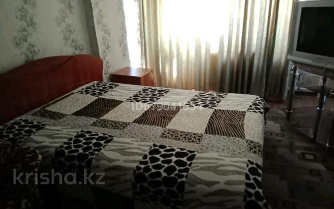 1-комнатная квартира, 40 м², 2/5 этаж посуточно, Виноградова 23 — Назарбаева - Виноградова Усть-Каменогорск - изображение 1
