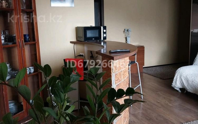 1-комнатная квартира, 38 м², 4/10 этаж посуточно, мкр Юго-Восток, 27й микрорайон 9 — Район Новой Кор Караганда - изображение 5
