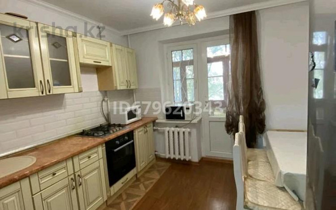 2-комнатная квартира, 62 м², 2/5 этаж посуточно, мкр Центральный 4 Атырау - изображение 4
