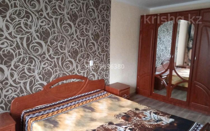 2-комнатная квартира, 50 м², 3/5 этаж посуточно, мкр Новый Город — Ермекого Караганда - изображение 2